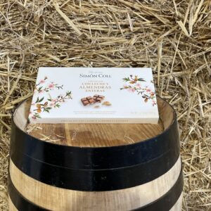 Chocolate with milk and whole almonds Simón Coll