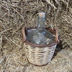 Bottle with Vímet Basket